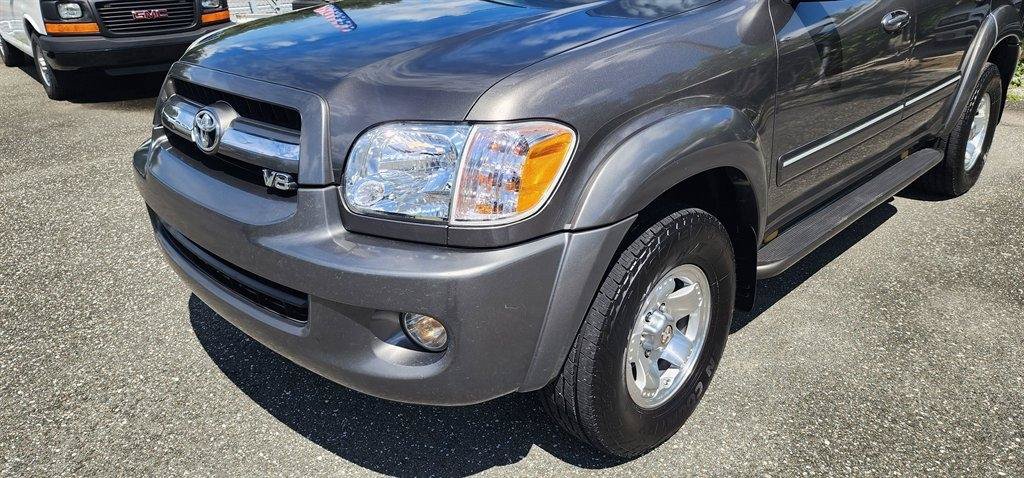 Used 2006 Toyota Sequoia SR5 RWD image 4