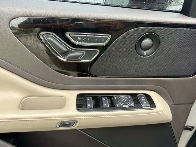 Certified 2022 Lincoln Aviator Reserve w/ Equipment Group 201A image 13