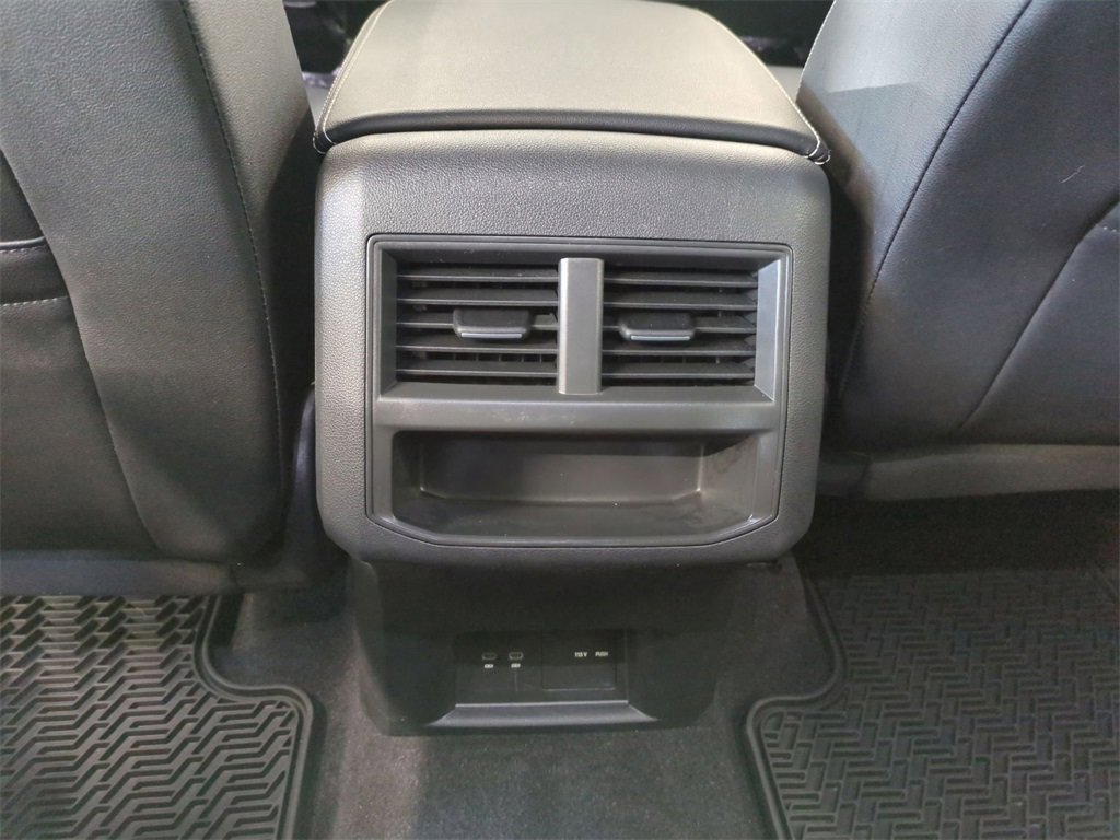 Used 2023 Volkswagen Atlas Cross Sport SE image 31