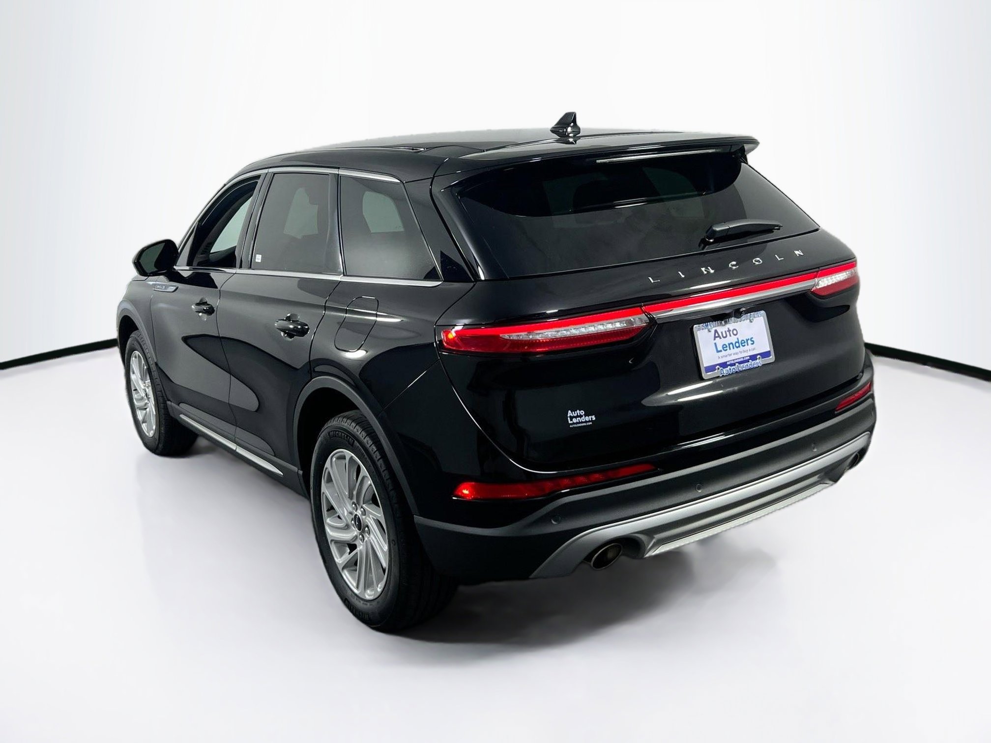 Used 2025 Lincoln Corsair AWD w/ Rear Removable Package Tray image 7