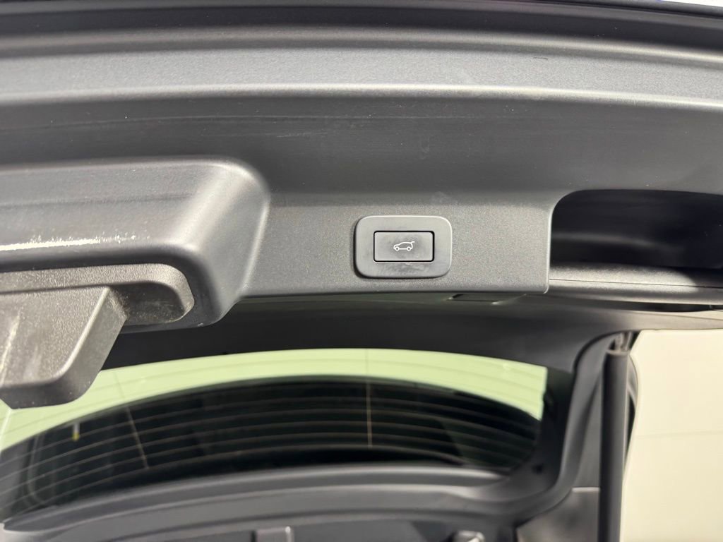 Used 2025 Jaguar F-PACE R-Dynamic S image 30