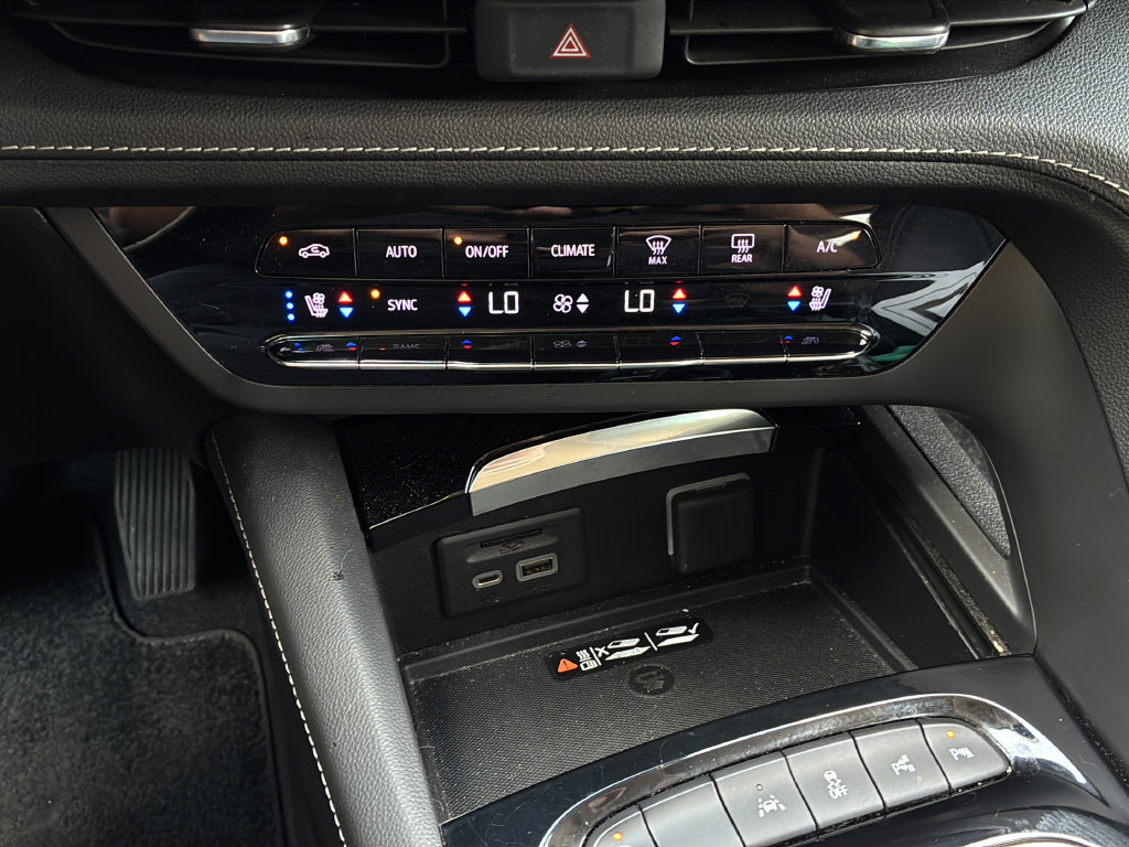 Used 2023 Buick Envision Avenir FWD image 22