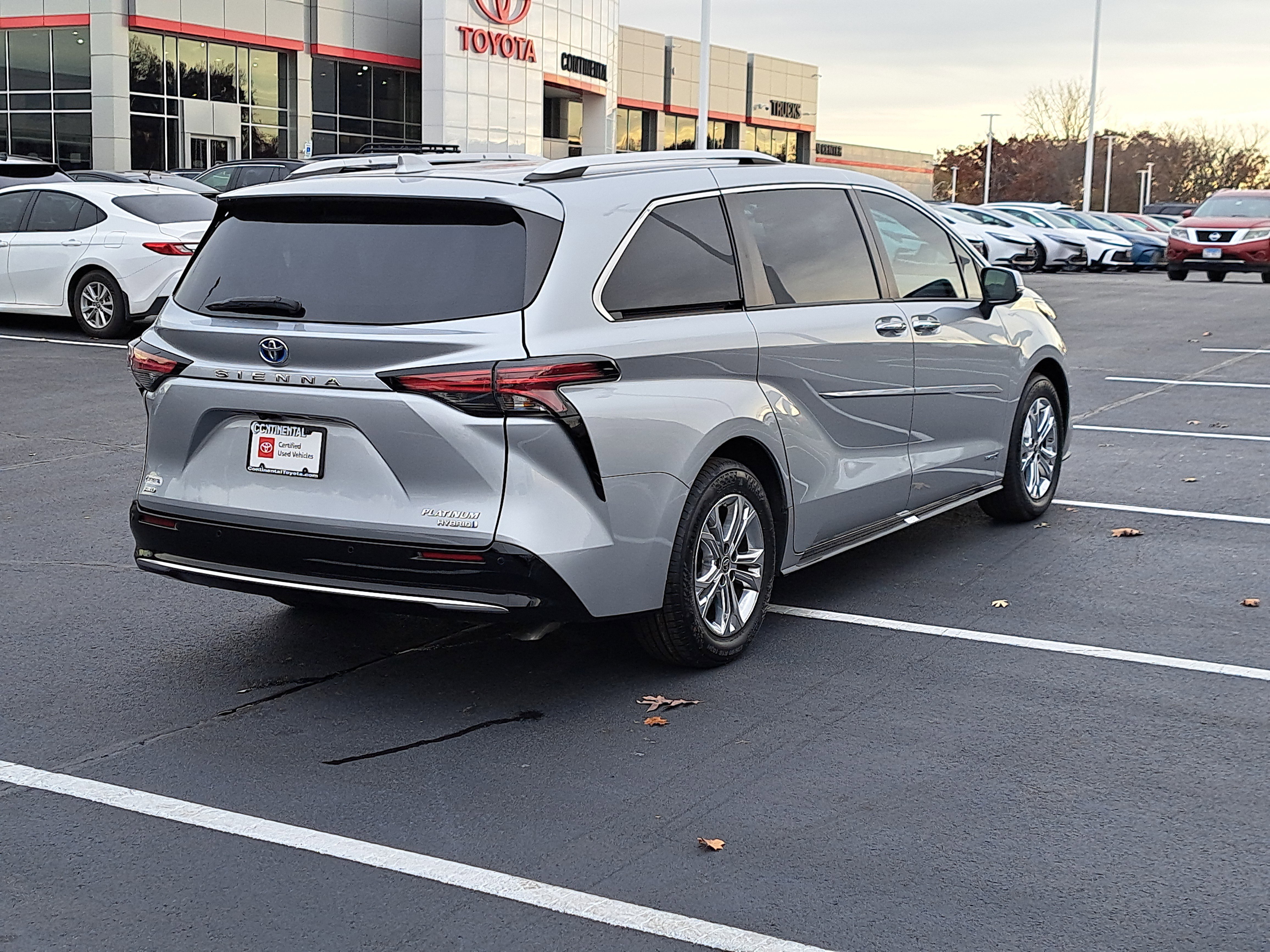 Certified 2021 Toyota Sienna Platinum image 4