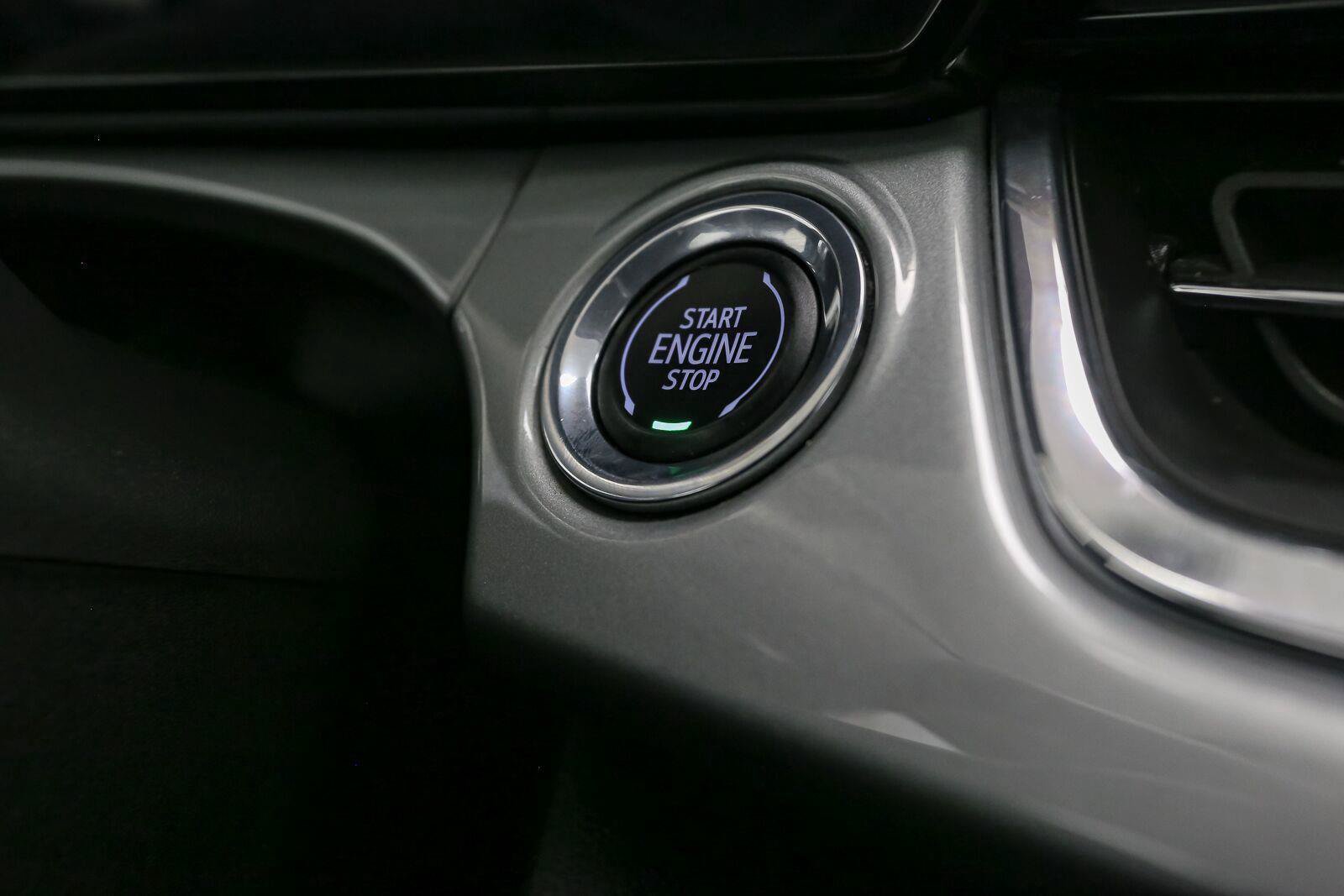 Used 2025 Chevrolet Trax LT FWD image 29
