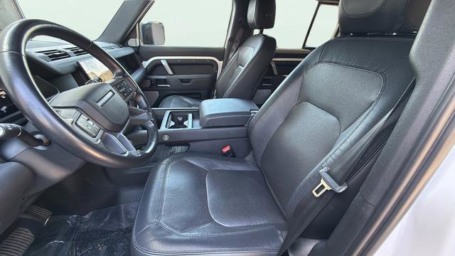 Used 2024 Land Rover Defender 130 X-Dynamic SE image 12