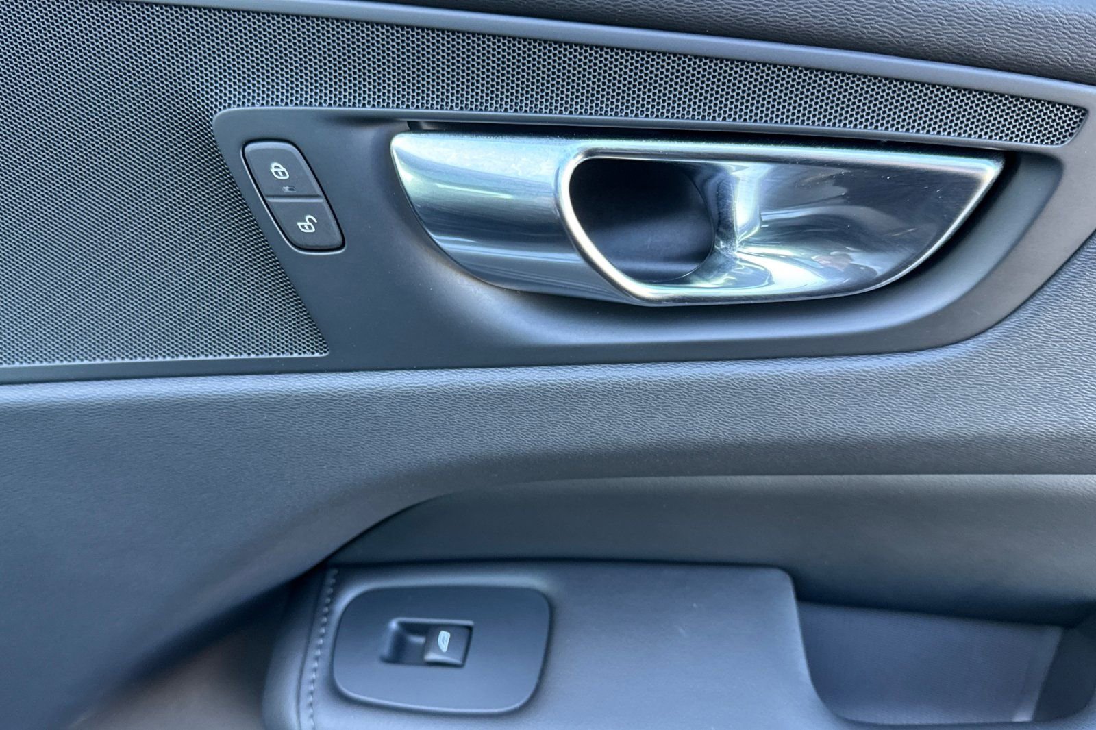 Used 2025 Volvo XC60 B5 Core w/ Protection Package Premier image 19