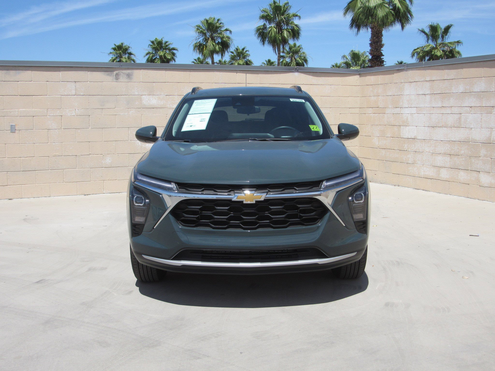 Used 2025 Chevrolet Trax LT w/ LT Convenience Package FWD image 3
