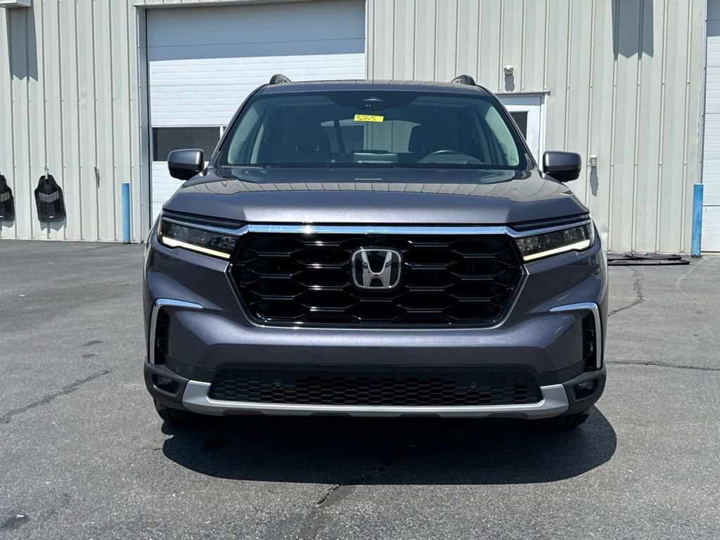 Used 2025 Honda Pilot Elite image 2