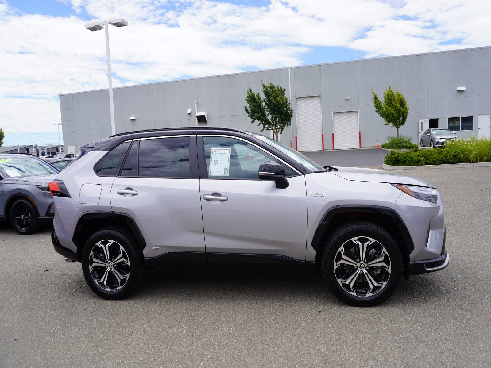 Used 2024 Toyota RAV4 XSE w/ Weather Package AWD/4WD image 4