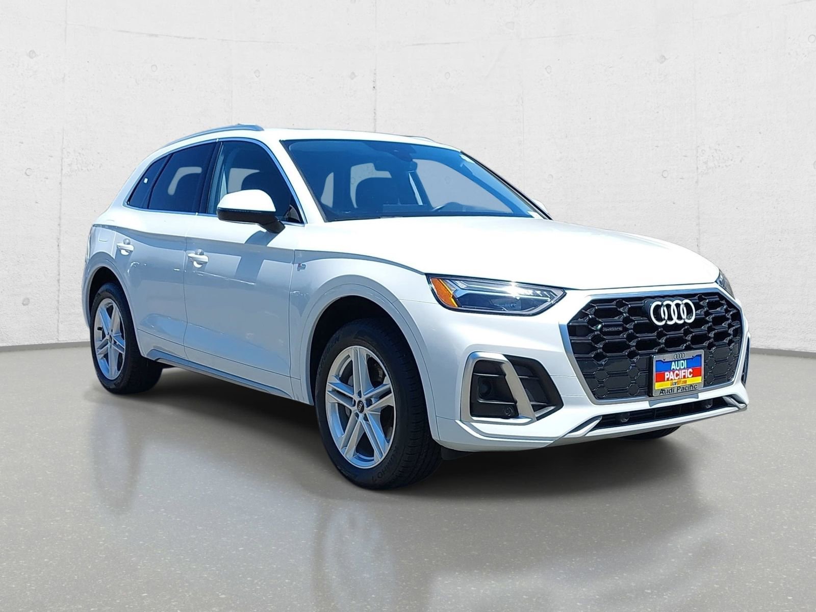 Used 2024 Audi Q5 e Premium w/ Convenience Package AWD/4WD image 3