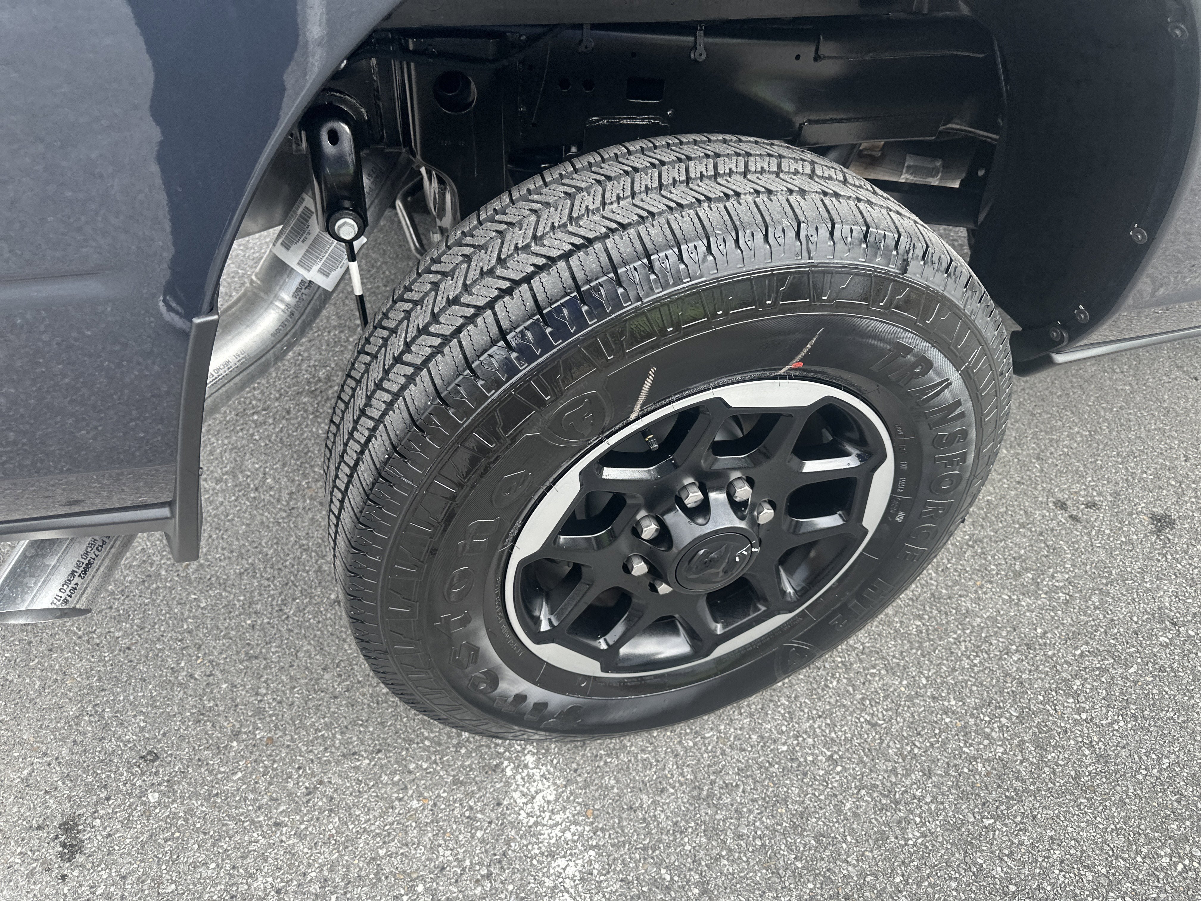 New 2026 RAM 2500 Laramie AWD/4WD image 24