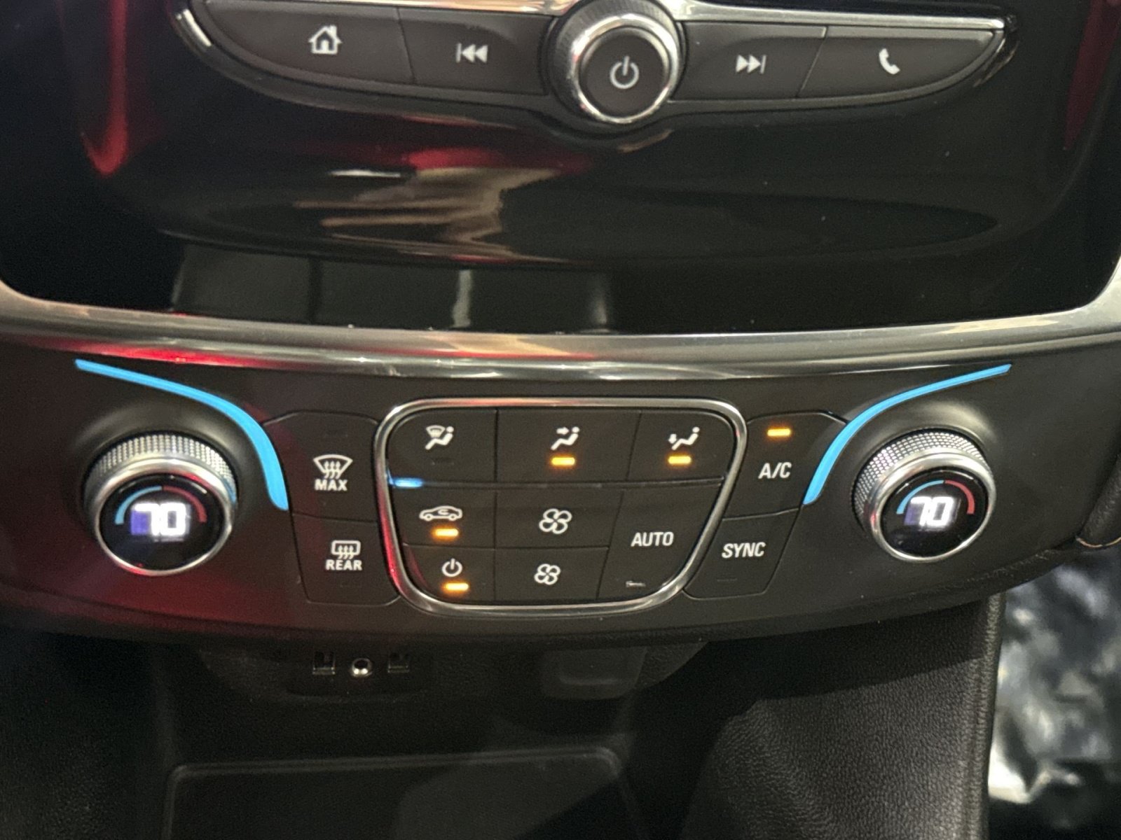 Used 2021 Chevrolet Traverse LS FWD image 22