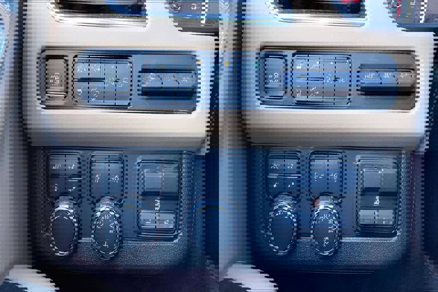 Used 2021 Chevrolet Suburban Premier w/ Premium Package image 36