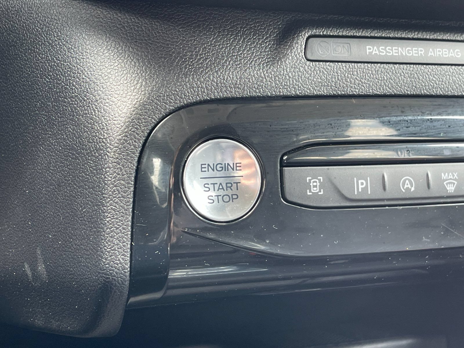 Used 2024 Ford Escape Platinum AWD/4WD image 25
