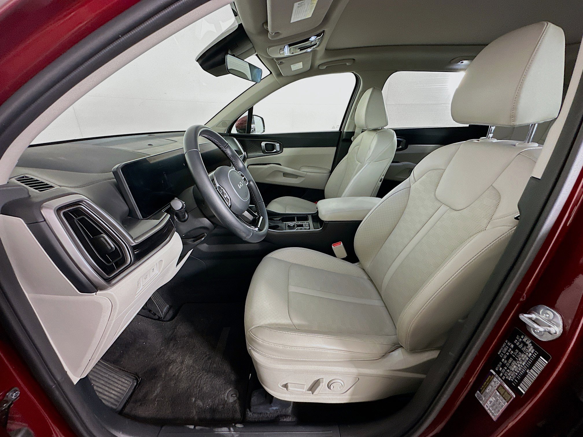 Used 2025 Kia Sorento EX w/ Panoramic Sunroof Package image 13