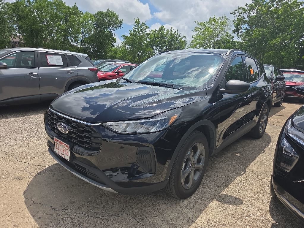 Used 2025 Ford Escape ST-Line AWD/4WD image 1
