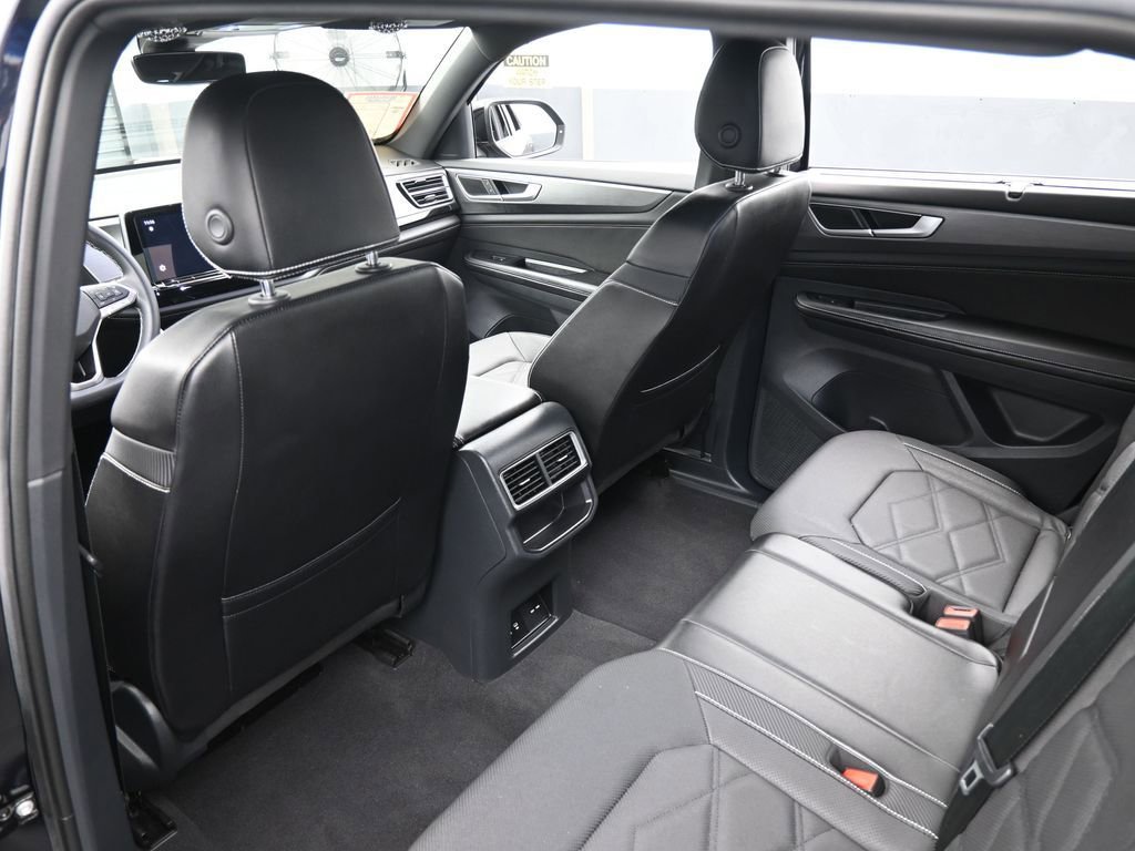 Used 2024 Volkswagen Atlas Cross Sport SE image 33