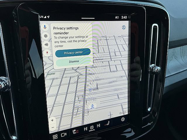 Used 2025 Volvo XC40 B5 Plus image 28