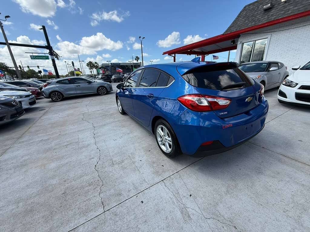 Used 2017 Chevrolet Cruze LT w/ Sun And Sound Package FWD image 6