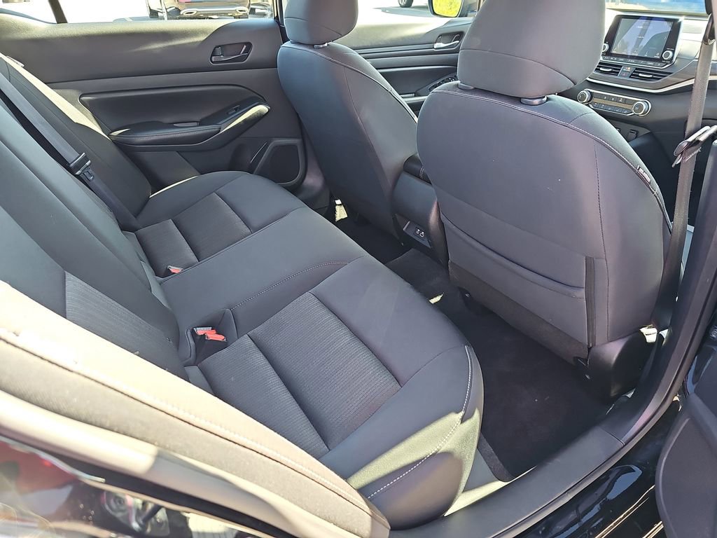 Used 2024 Nissan Altima 2.5 SV image 14