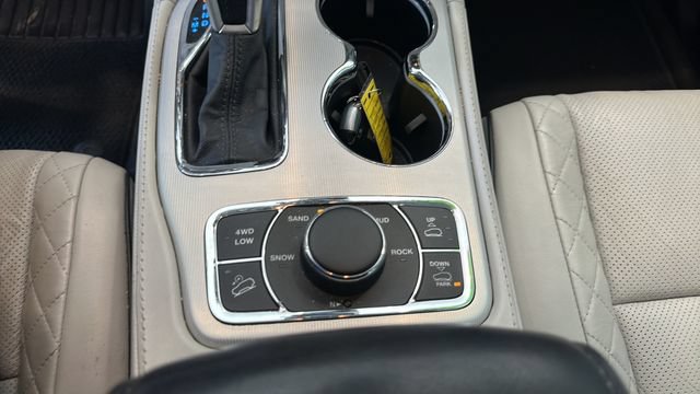 Used 2020 Jeep Grand Cherokee Summit AWD/4WD image 15