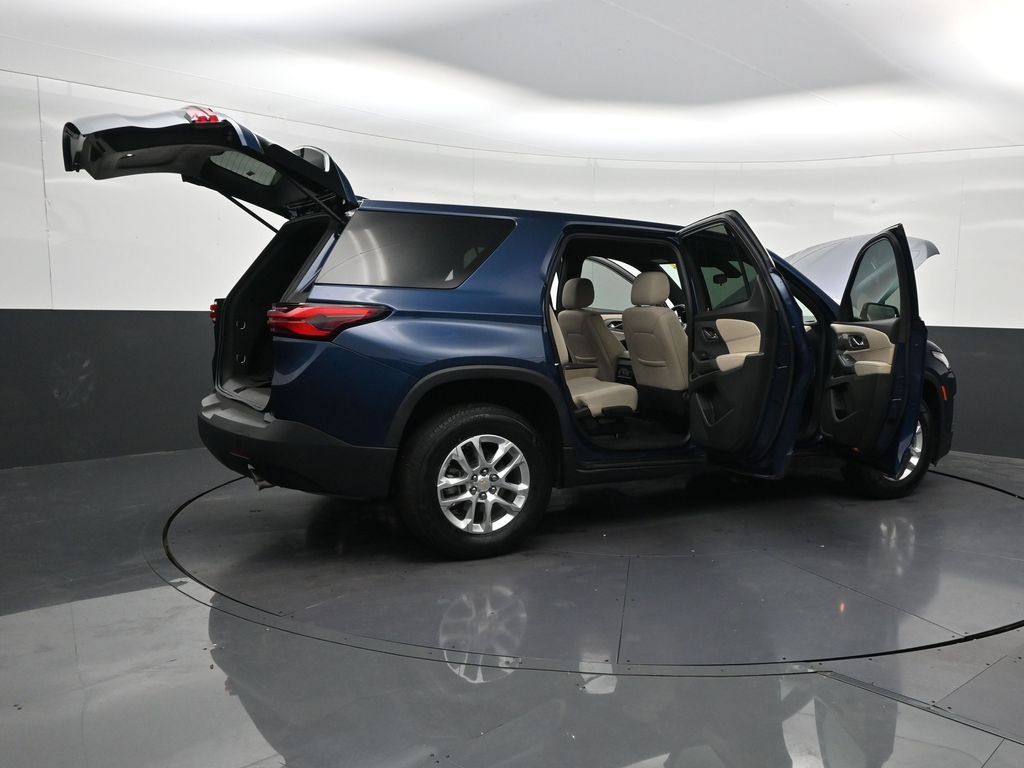 Used 2023 Chevrolet Traverse LS FWD image 32