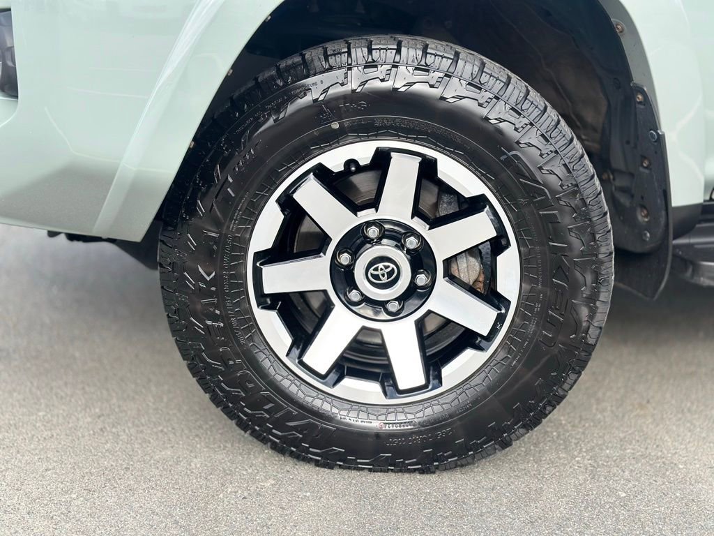 Used 2022 Toyota 4Runner TRD Off-Road Premium AWD/4WD image 2