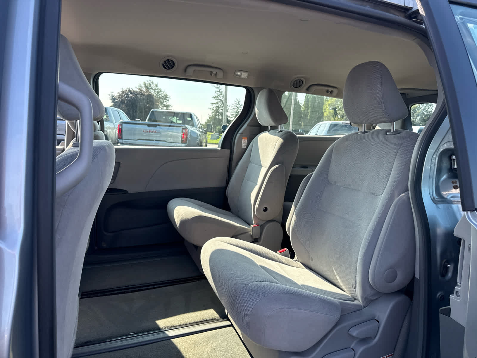 Used 2015 Toyota Sienna L FWD image 20