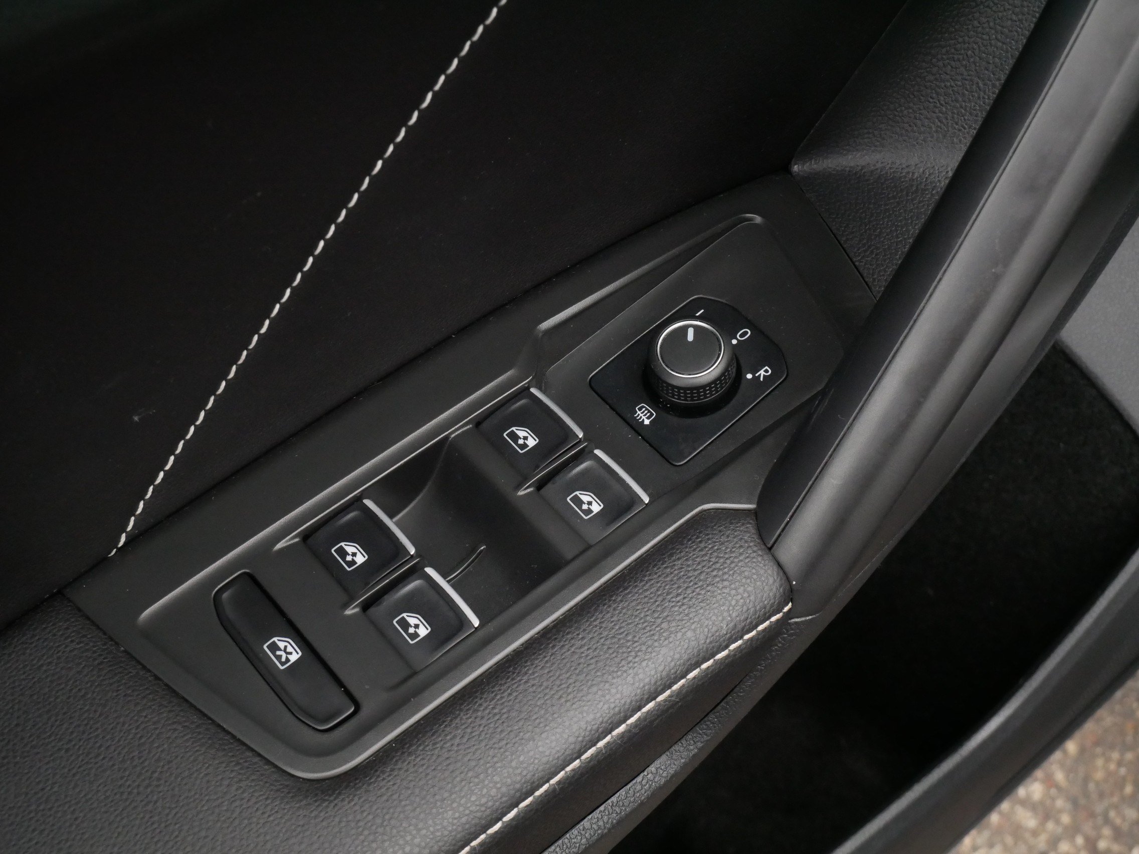 Certified 2023 Volkswagen Tiguan SE R-Line AWD/4WD image 19
