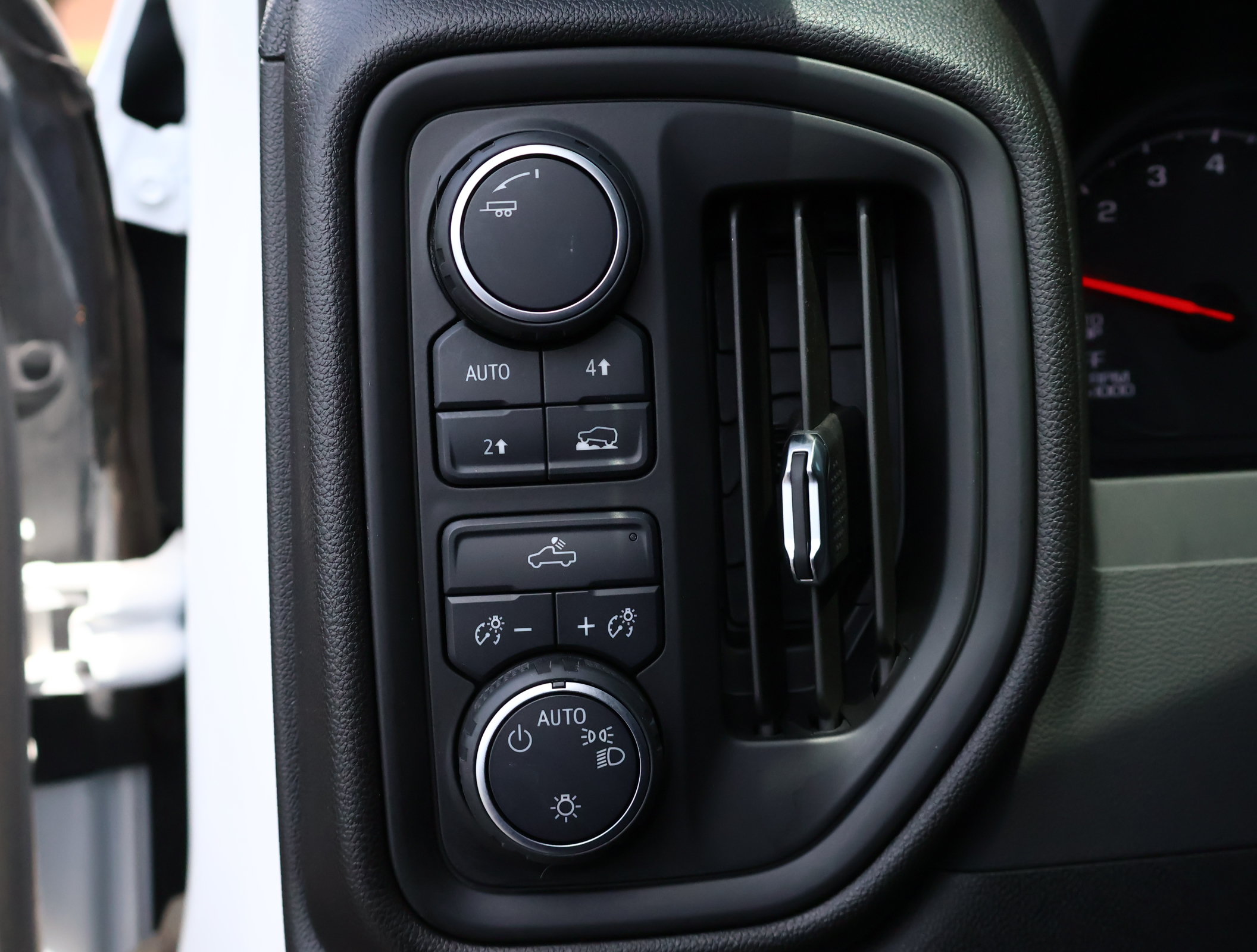 Used 2025 Chevrolet Silverado 1500 Custom w/ LPO, Dark Essentials Package AWD/4WD image 12