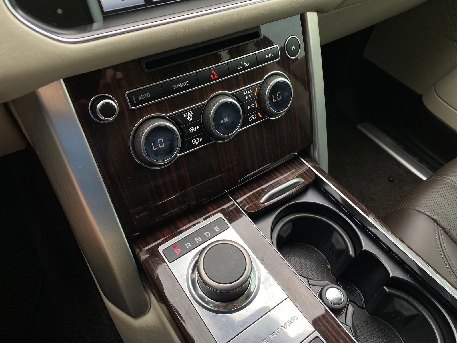 Used 2015 Land Rover Range Rover Supercharged AWD/4WD image 18