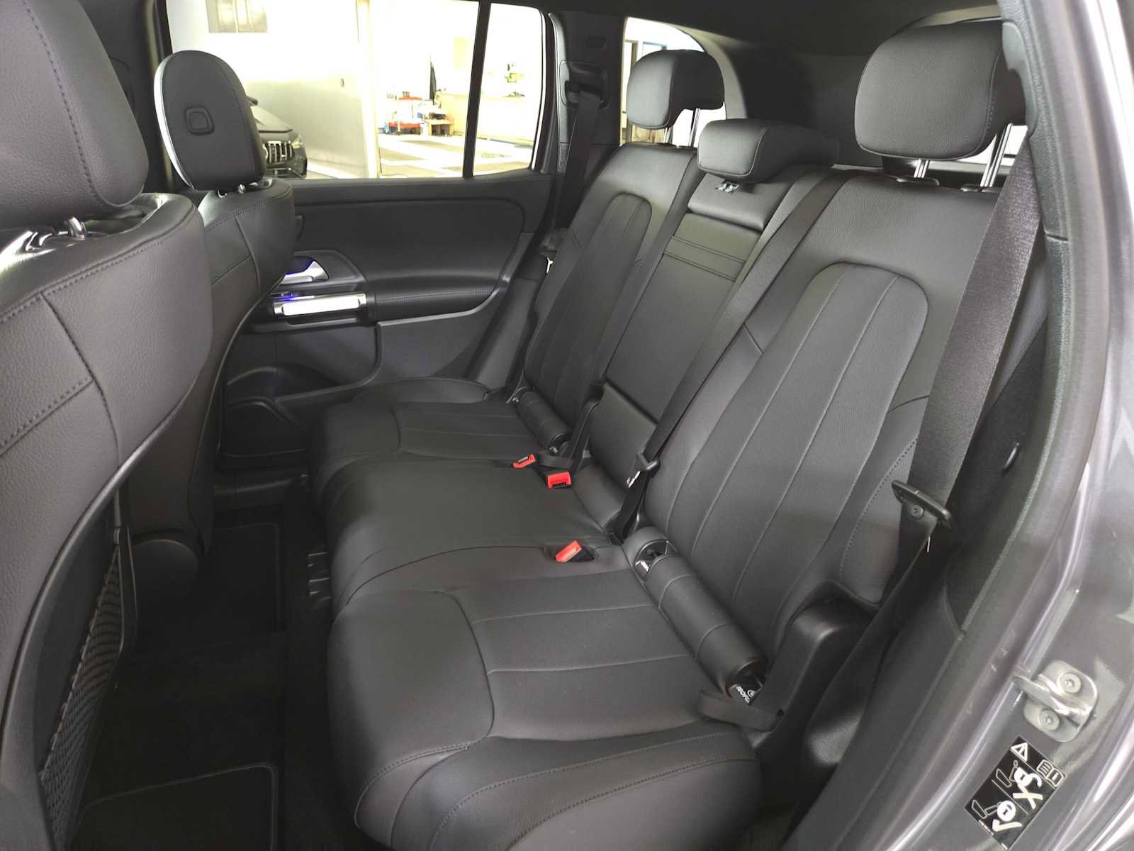 New 2026 Mercedes-Benz GLB 250 4MATIC image 17