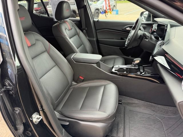 Used 2024 Chevrolet Trax RS w/ Sunroof Package FWD image 17