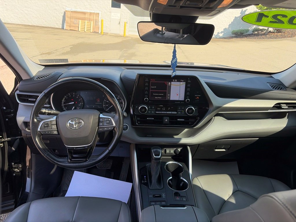 Used 2021 Toyota Highlander XLE AWD/4WD image 13