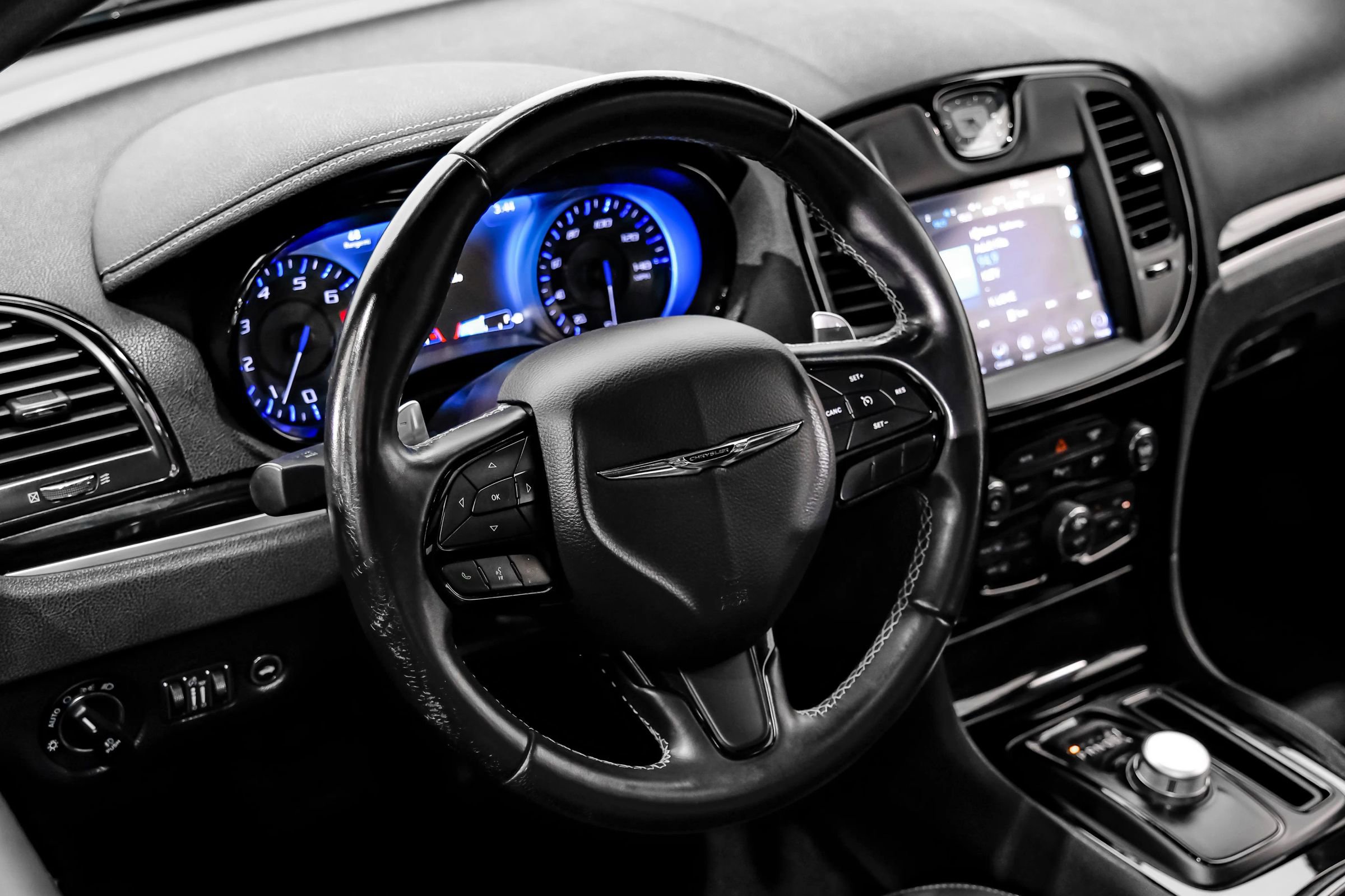 Used 2018 Chrysler 300 S w/ 300S Premium Group RWD image 24