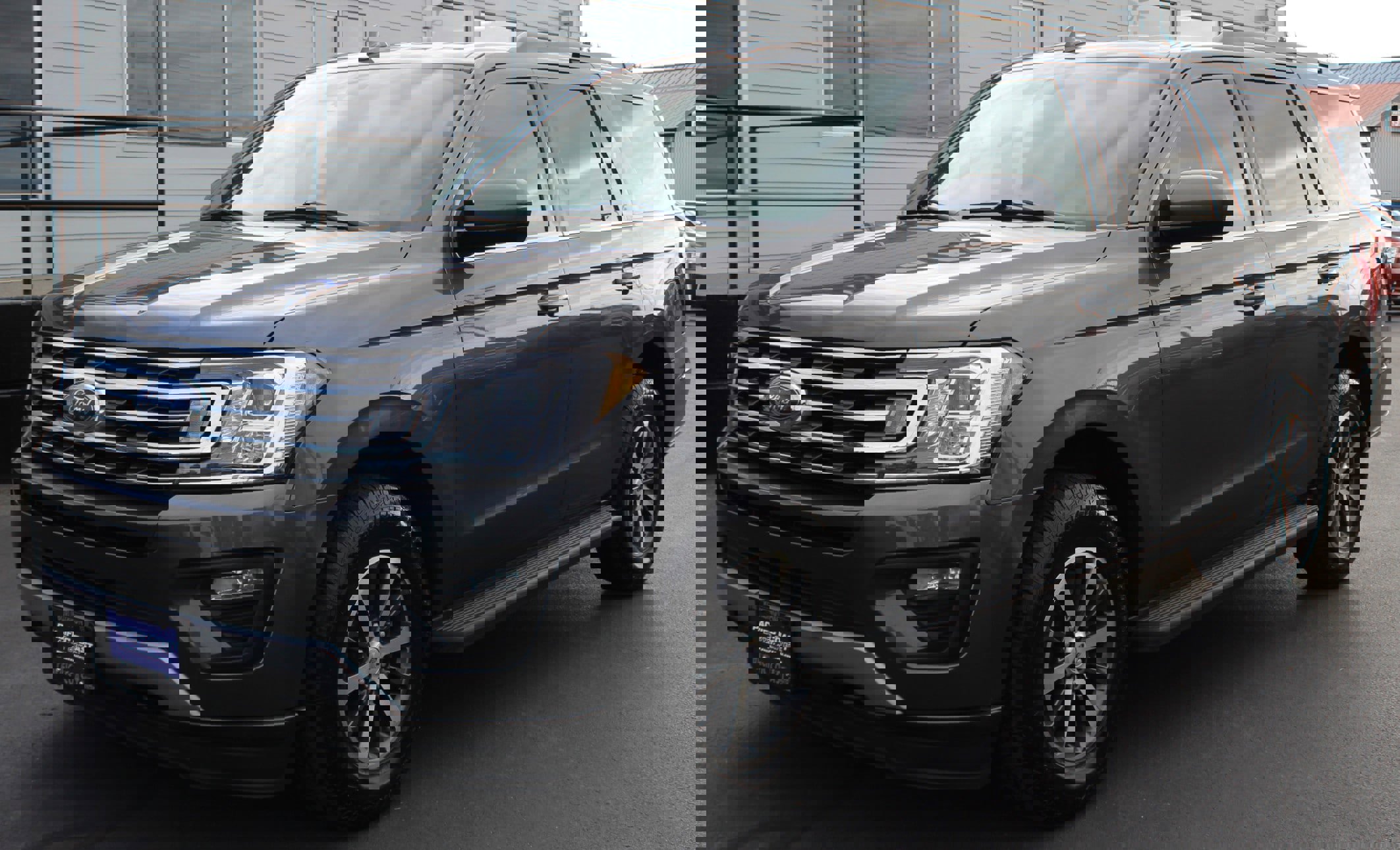 Used 2021 Ford Expedition XLT image 2