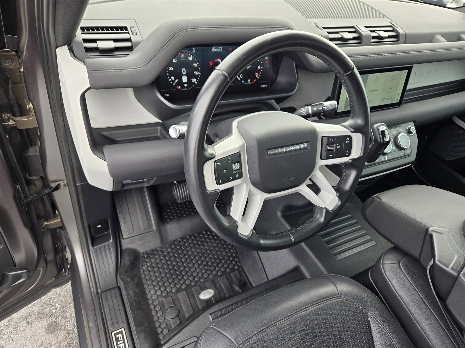 Used 2021 Land Rover Defender 90 First Edition image 24