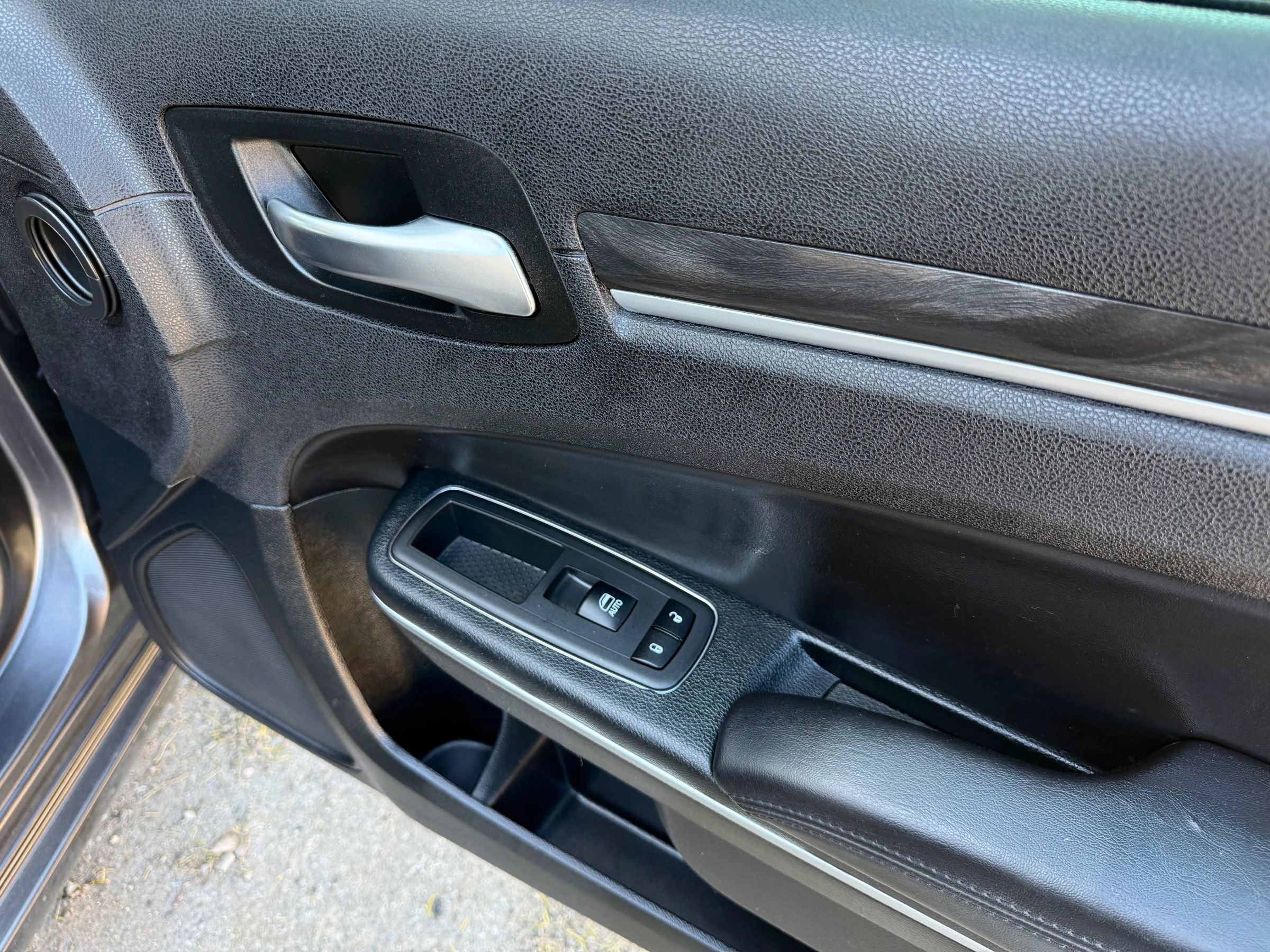 Used 2018 Chrysler 300 Touring w/ Sport Appearance Package image 16