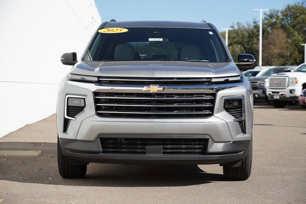 Used 2025 Chevrolet Traverse LT image 8