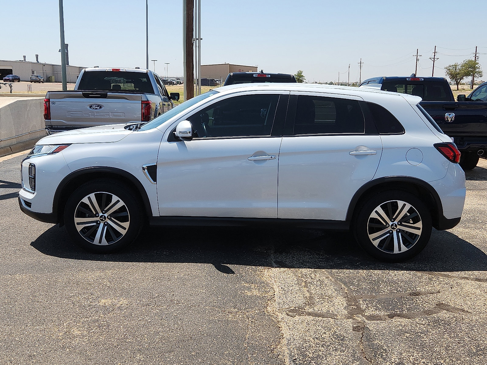 Used 2024 Mitsubishi Outlander Sport SE image 2