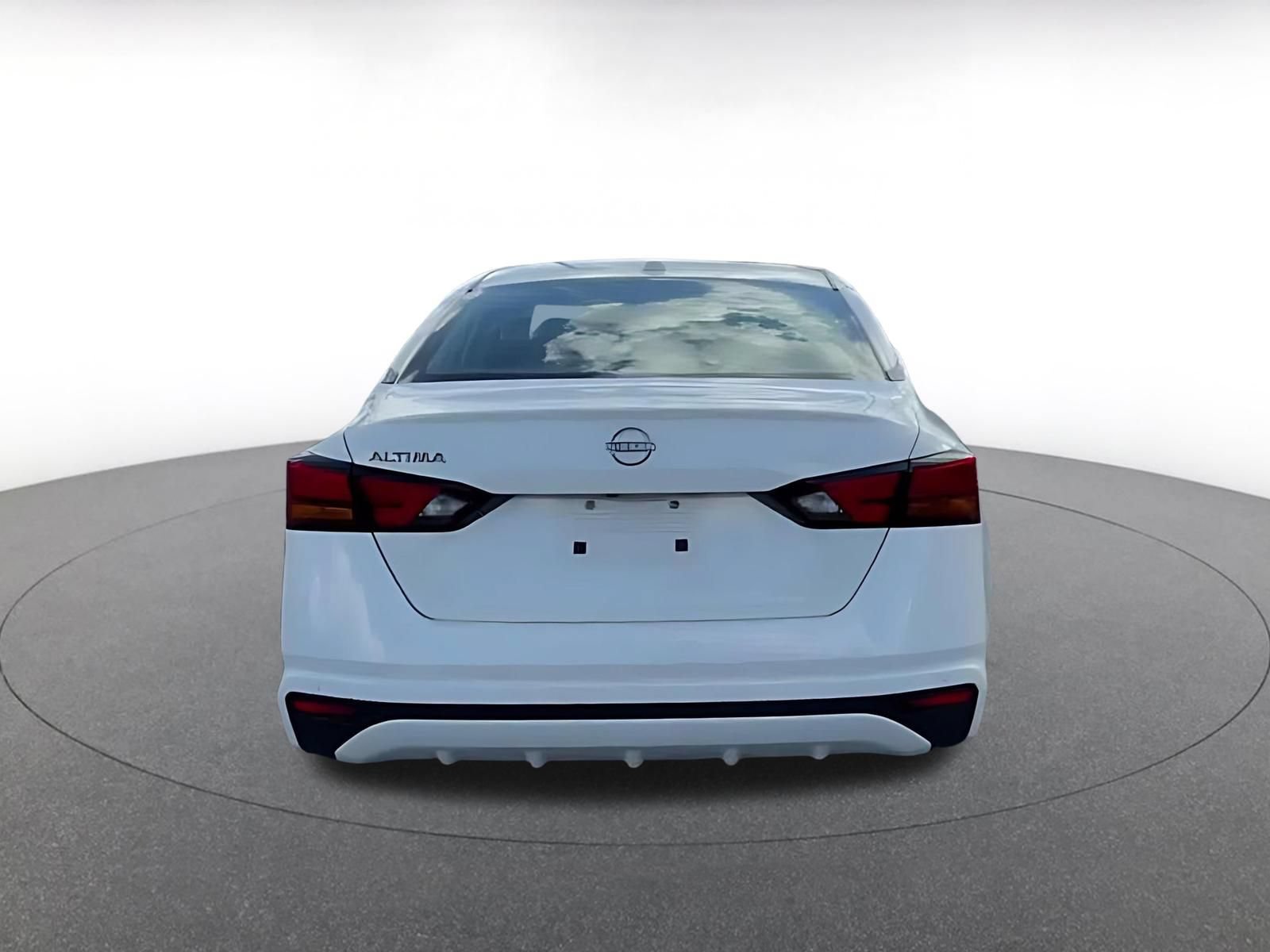 Used 2025 Nissan Altima 2.5 SV FWD image 12