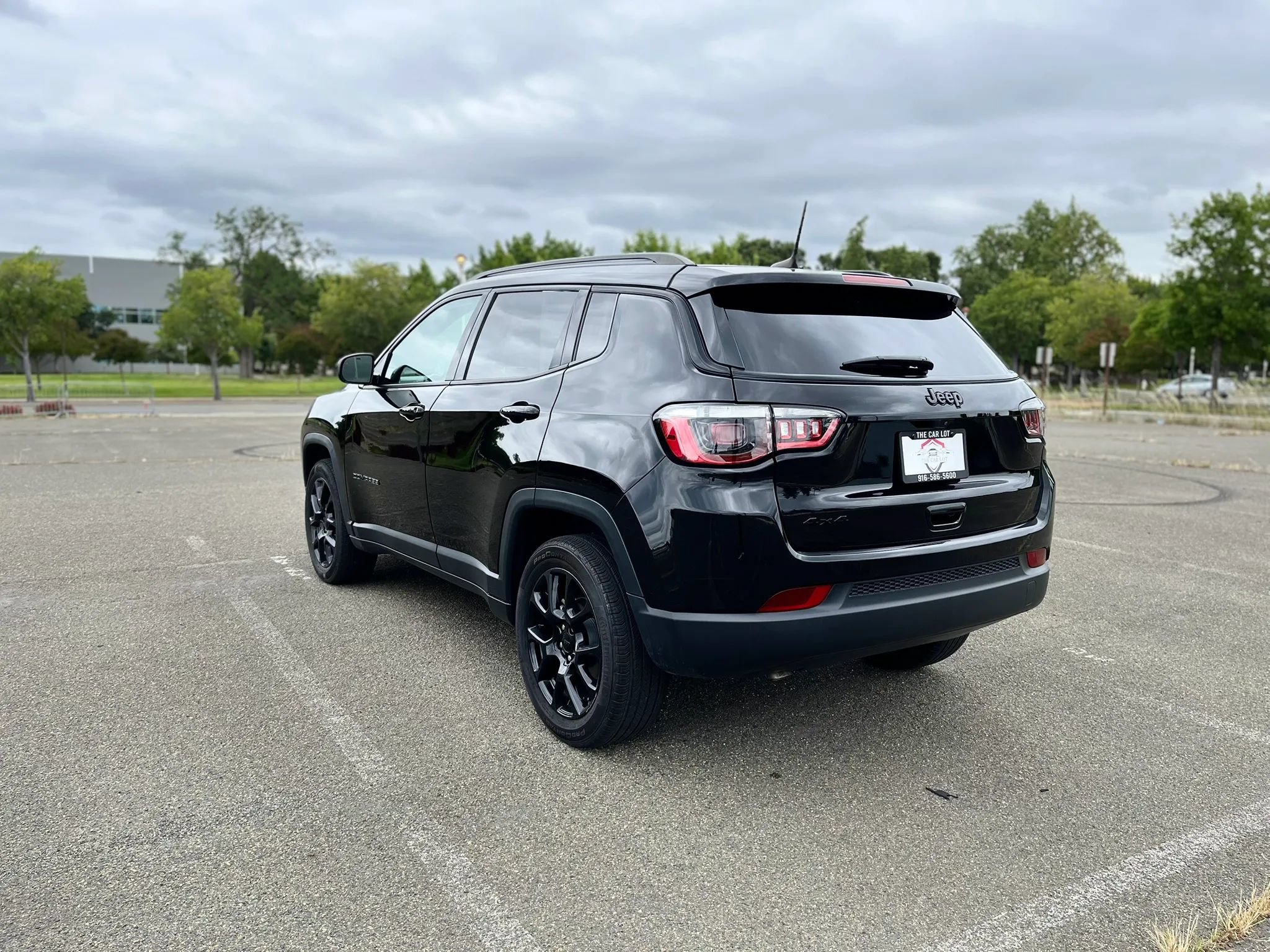 Used 2023 Jeep Compass Latitude AWD/4WD image 7