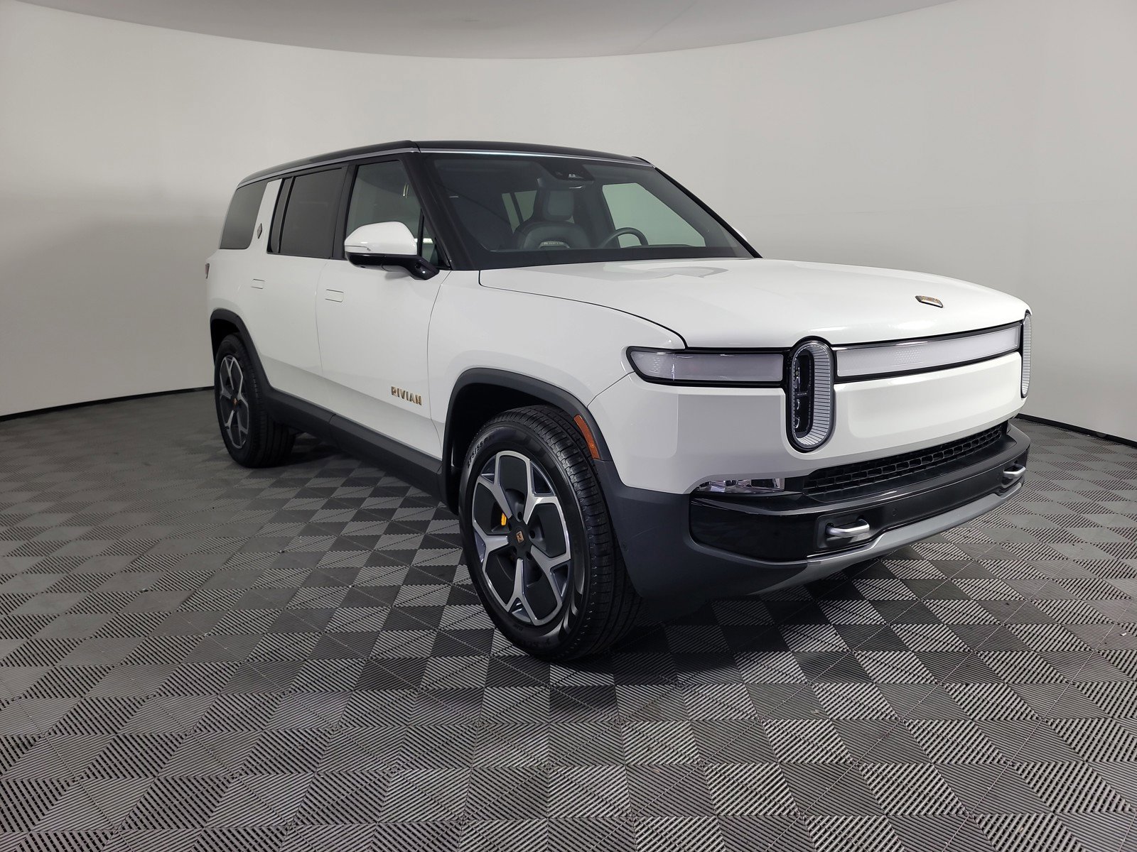 Used 2024 Rivian R1S Adventure AWD/4WD image 7