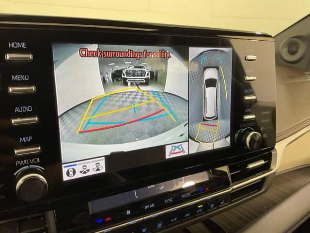 Used 2023 Toyota Sienna Platinum AWD/4WD image 10