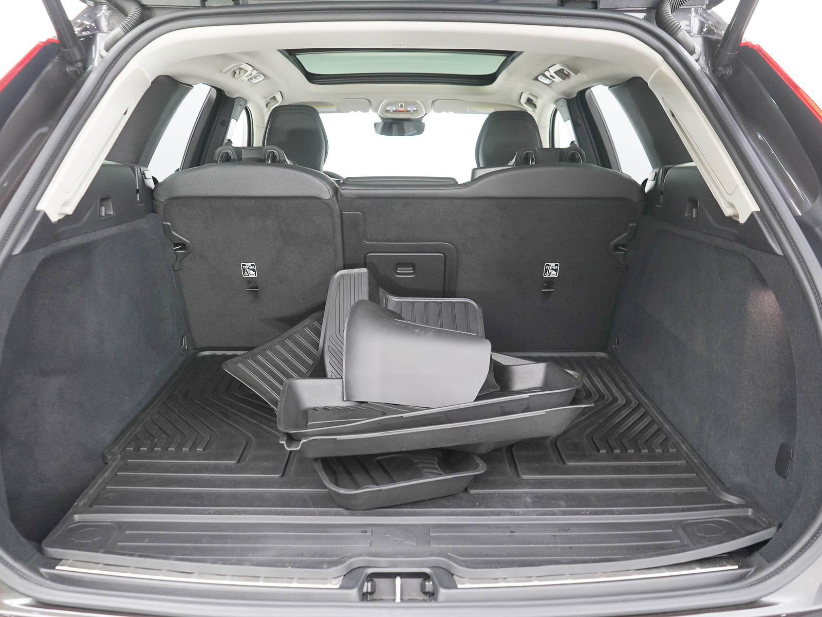 Used 2025 Volvo XC60 B5 Plus AWD/4WD image 9