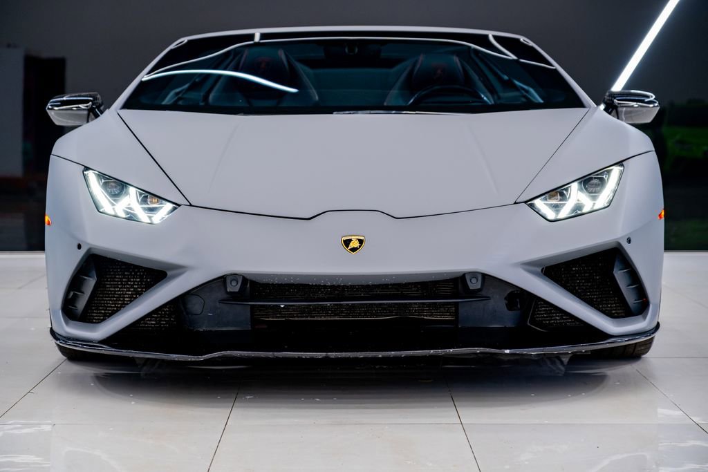 Used 2020 Lamborghini Huracan EVO image 2
