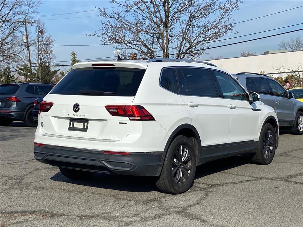 Certified 2022 Volkswagen Tiguan SE w/ Panoramic Sunroof Package image 3