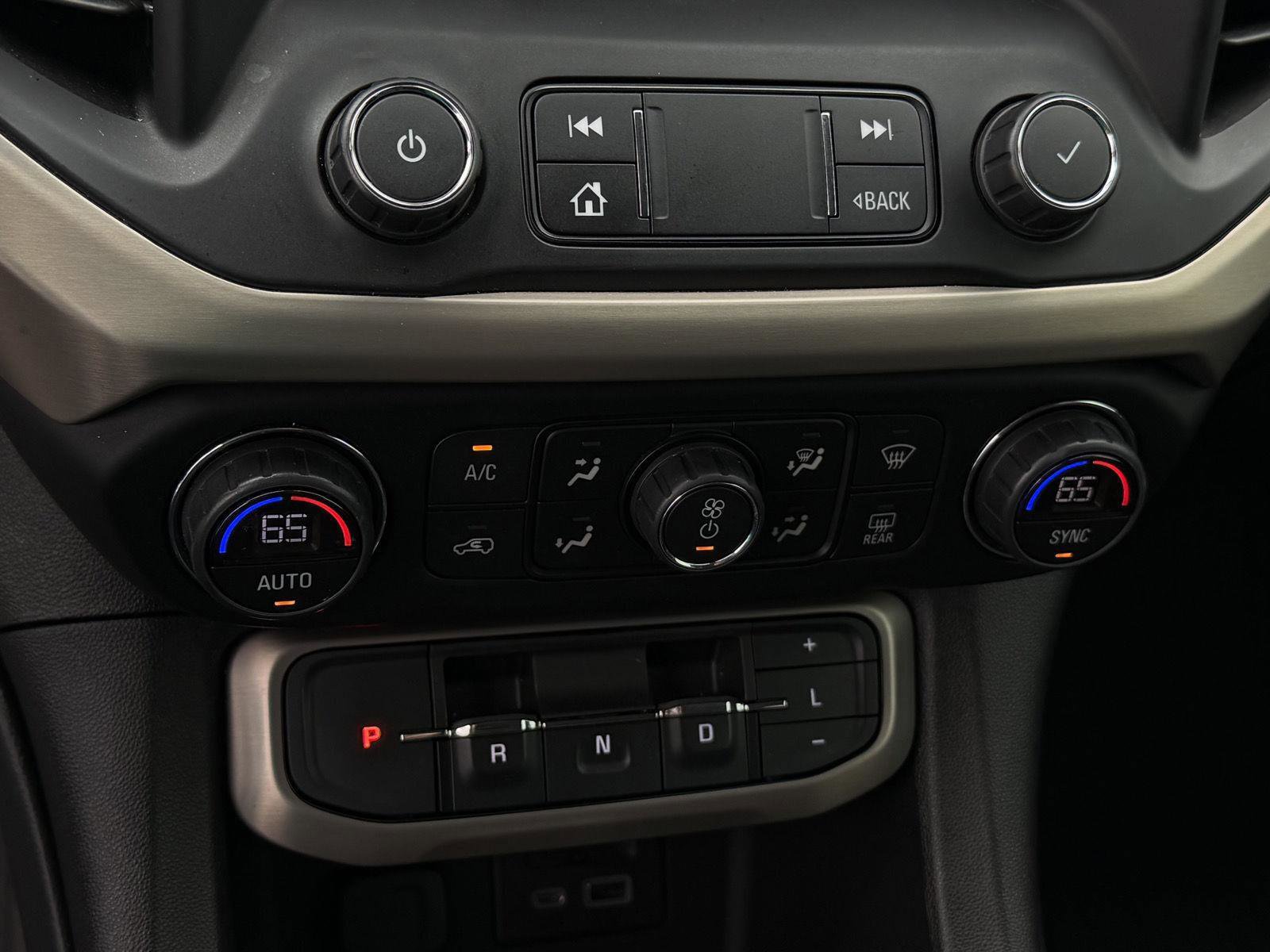 Used 2022 GMC Acadia Denali w/ Denali Technology Package image 17