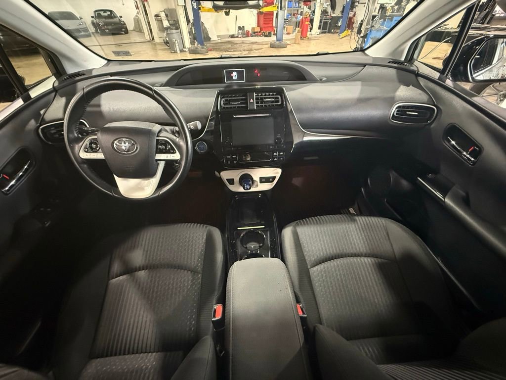Used 2017 Toyota Prius Three w/ Advanced Technology Package image 14