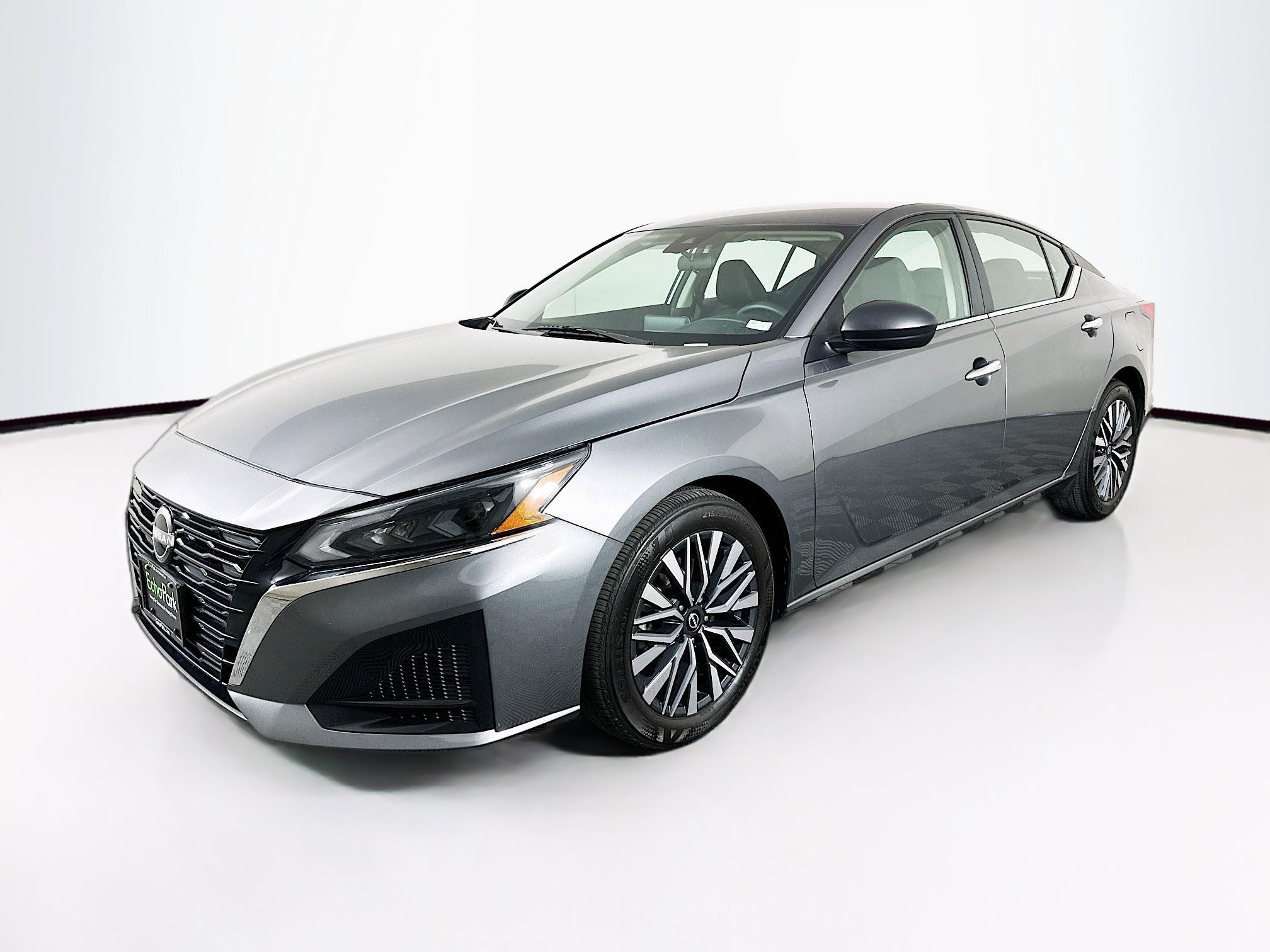 Used 2024 Nissan Altima 2.5 SV FWD image 3